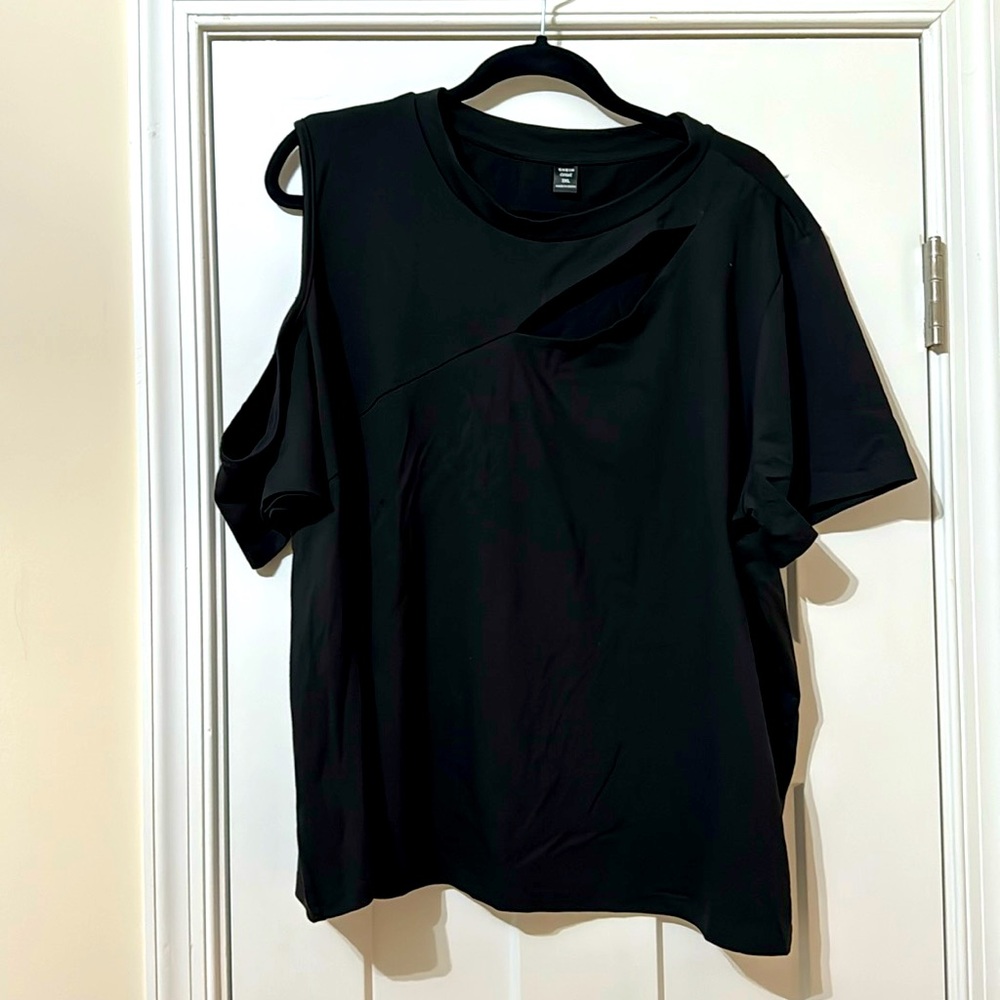 Black peep shoulder tshirt 3XL